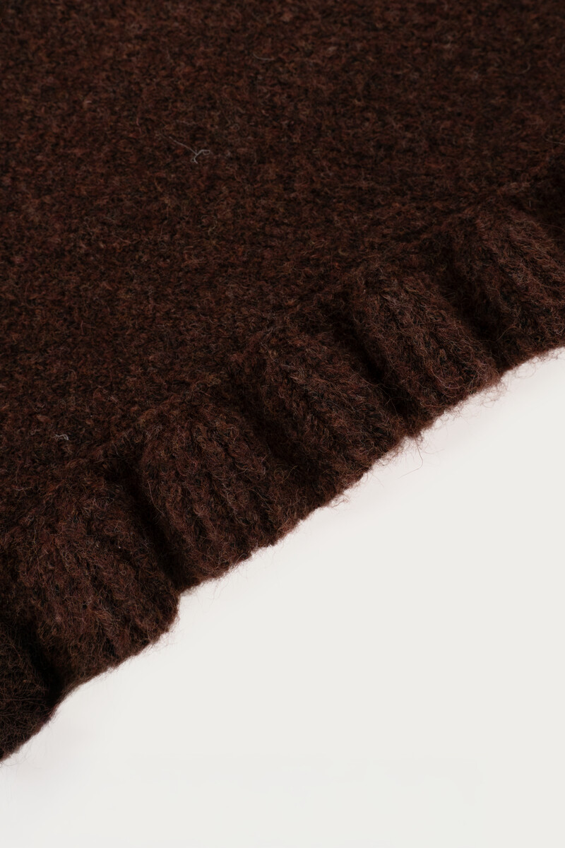 Dark brown triangle scarf with ruffles | My Jewellery