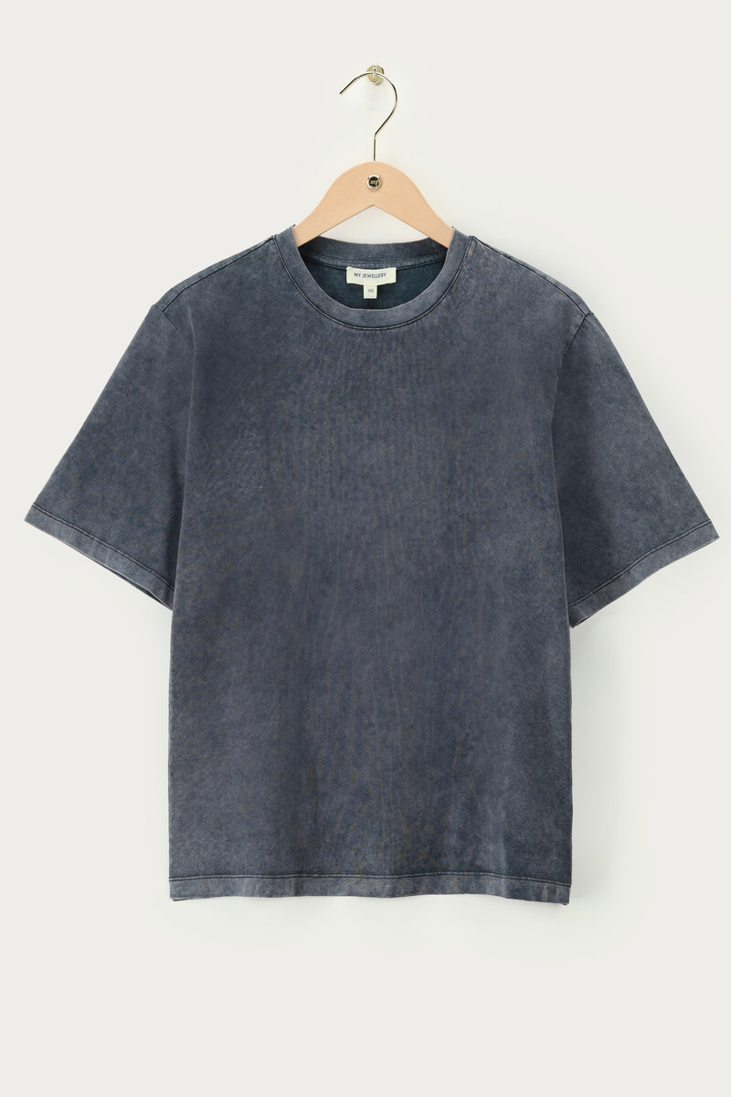 Dark grey basic T-shirt with acid wash | My Jewellery