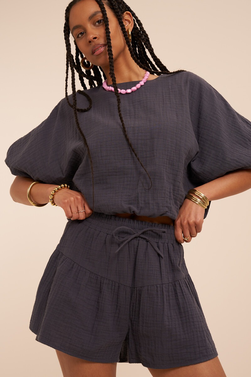 Dark grey muslin shorts with ruffles | My Jewellery