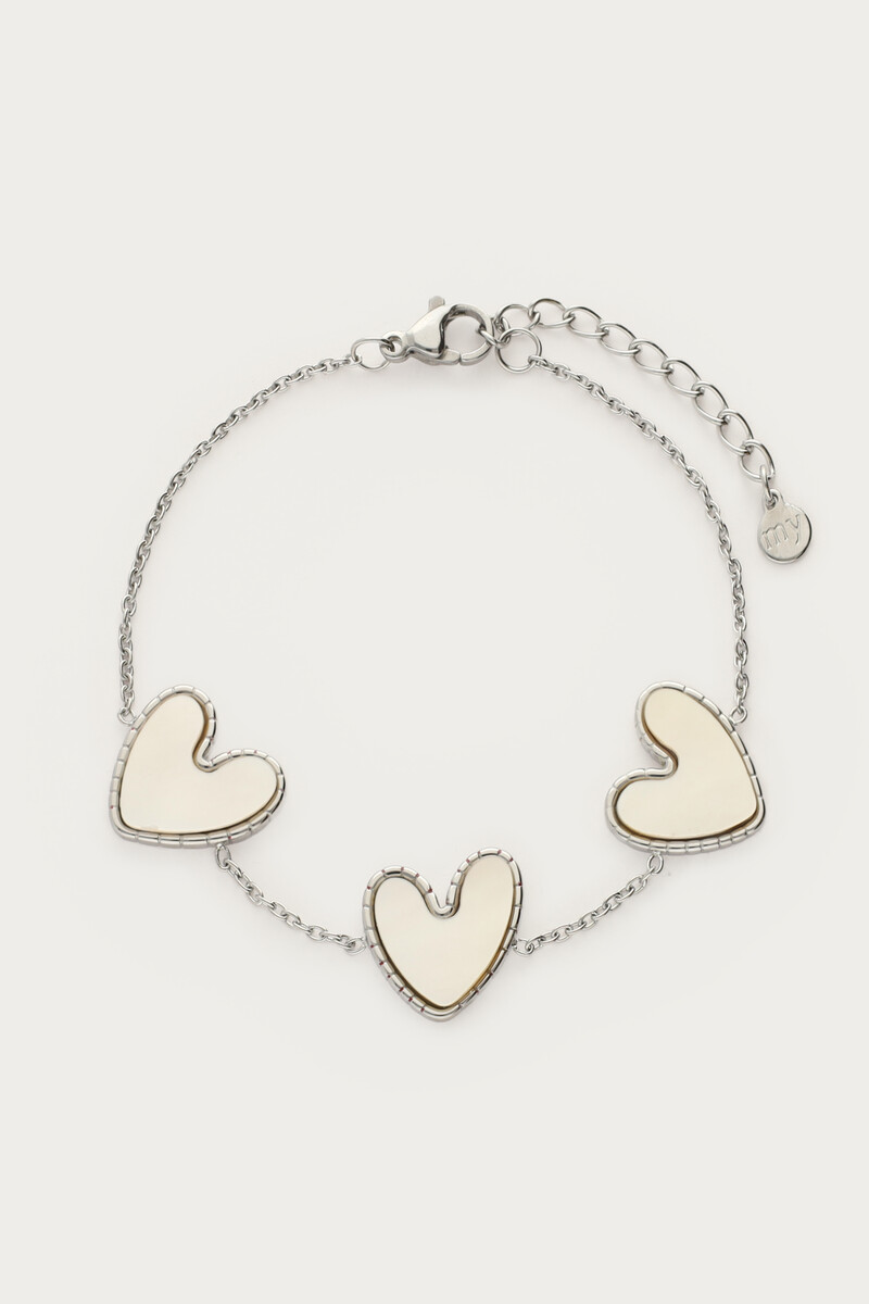 Fijne armband met parelmoer hartjes