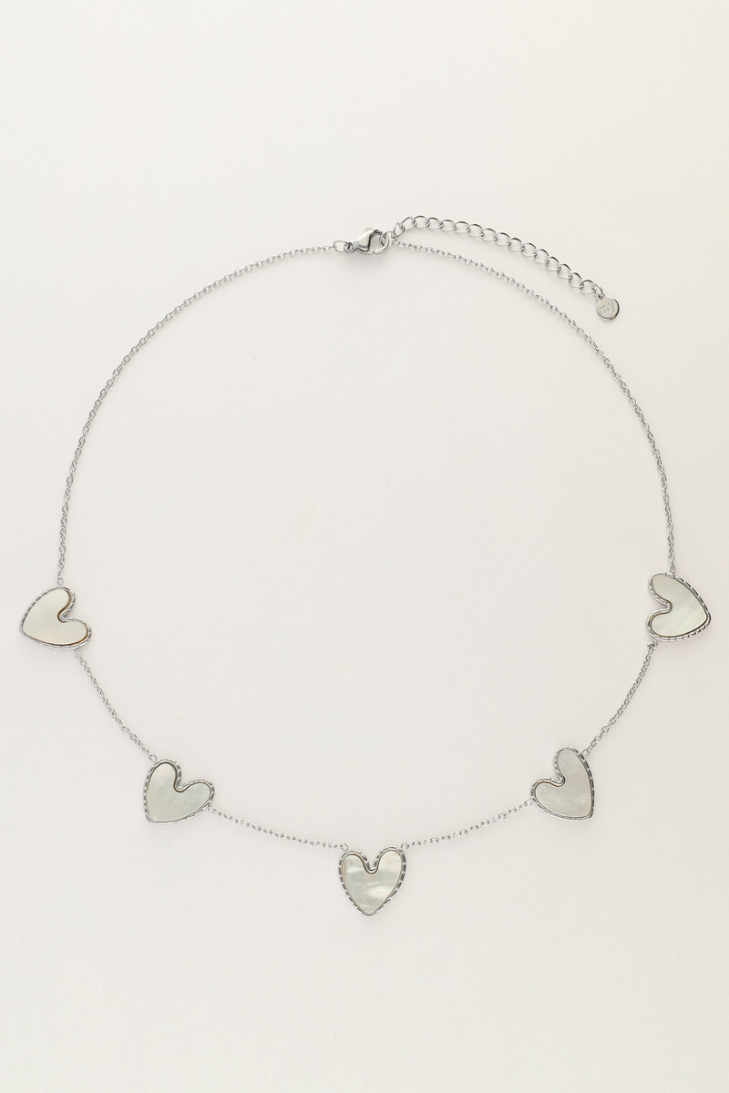 Fijne ketting met parelmoer hartjes