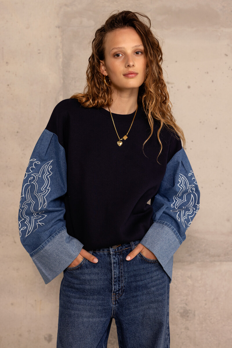 Dark blue sweater with denim sleeves | My Jewellery