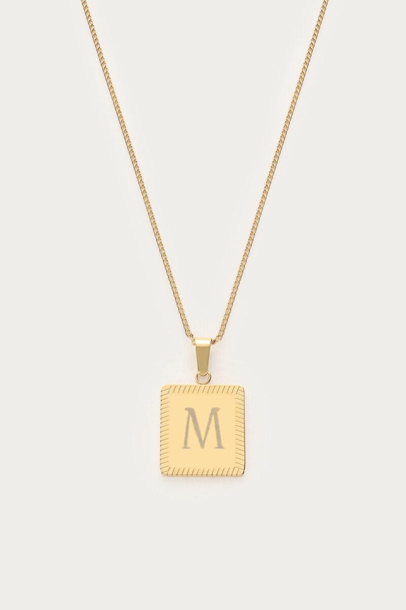 Engraved short necklace with square charm