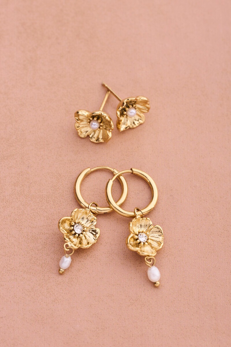 Studs with ranunculus flower and faux pearl | My Jewellery