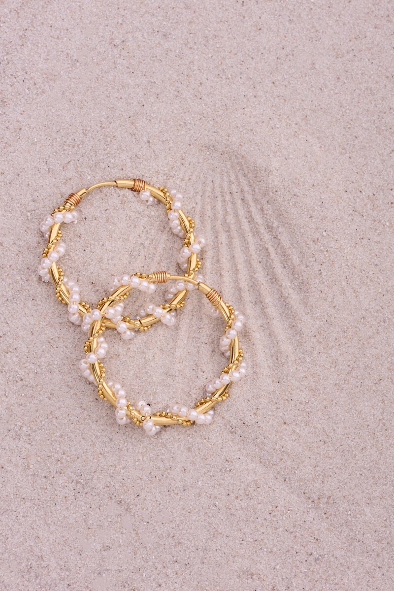 Statement oorringen met imitatieparels swirl