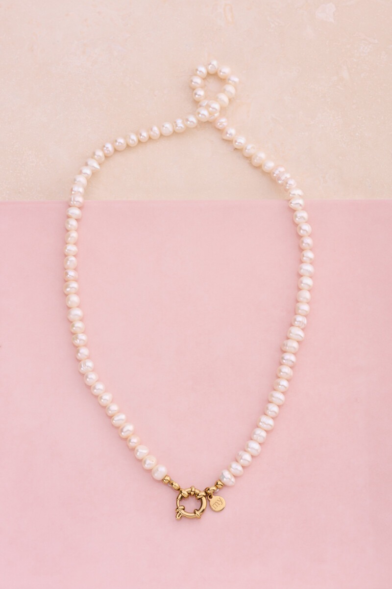 Collier avec perles fantaisies et fermoir