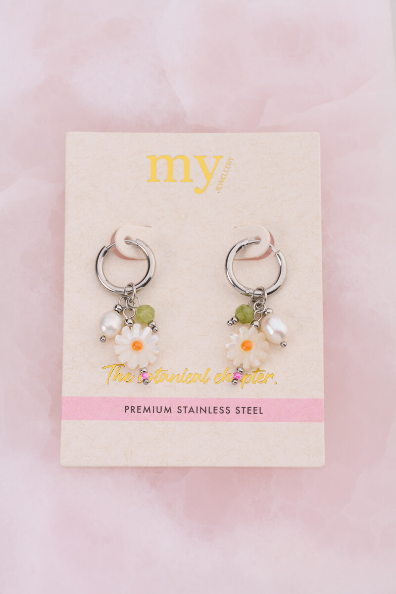 Botanical hoop earrings with white flowers and freshwater pearls | My Jewellery