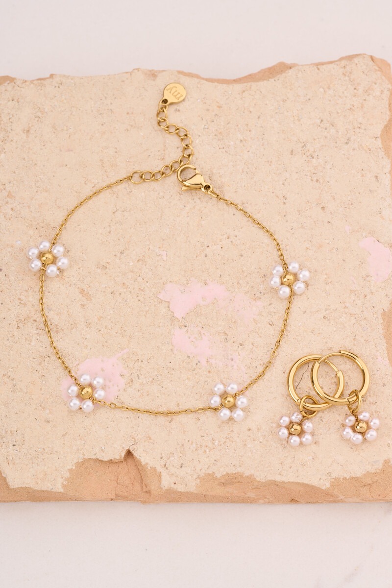 Sunrocks hoop earrings with white flowers | My Jewellery