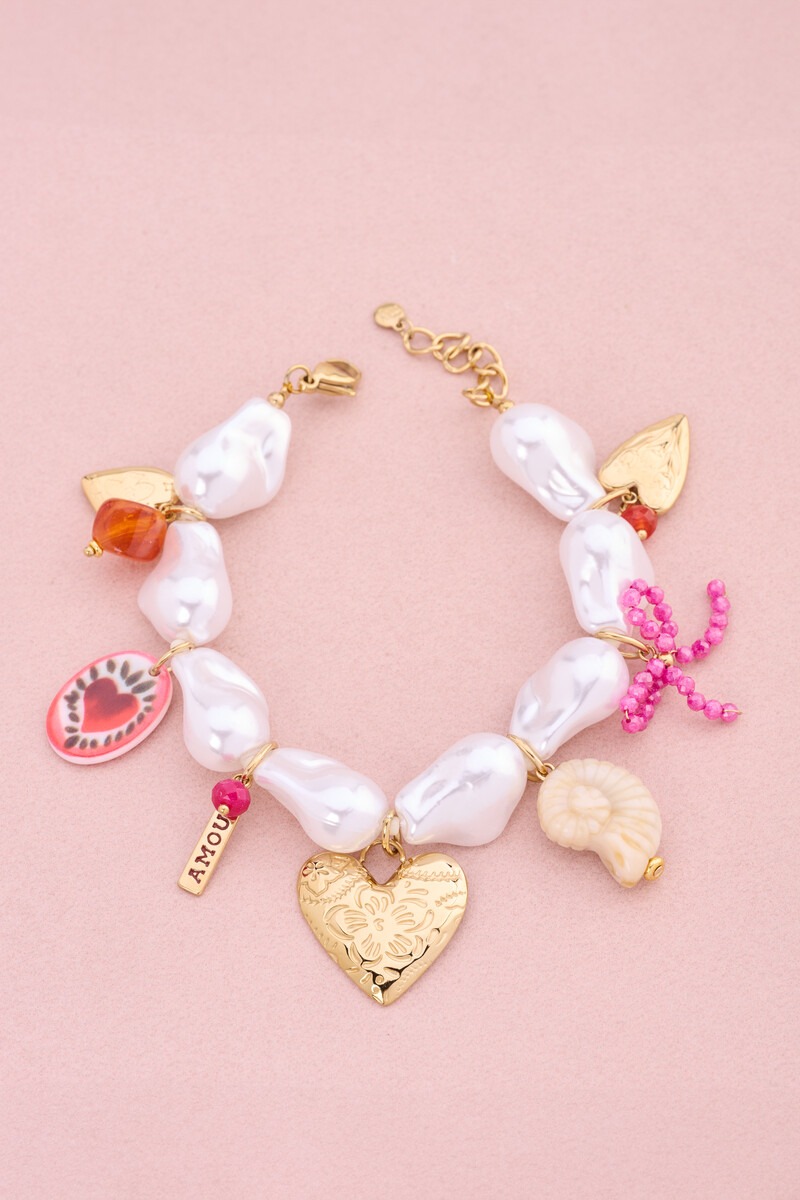 Statement bedelarmband met imitatieparels en hartjes
