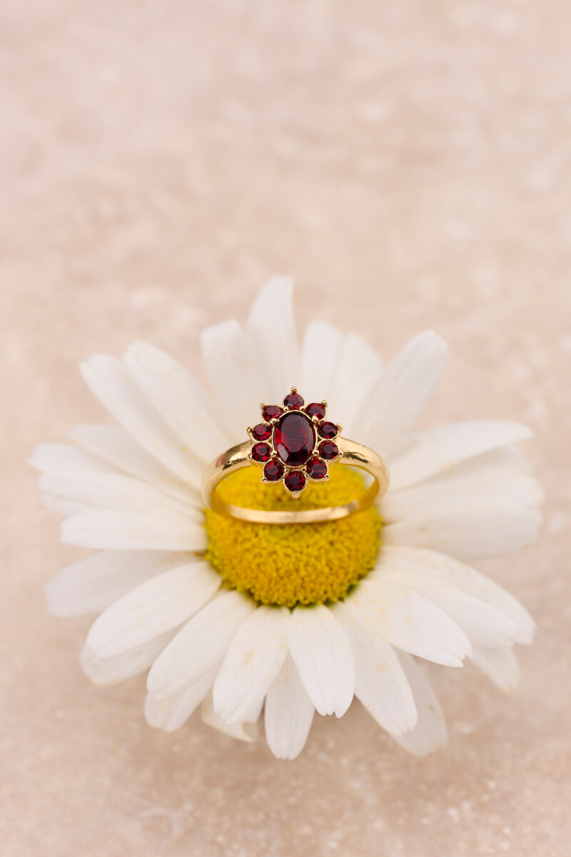 Mystic vintage ring with red stones | My Jewellery