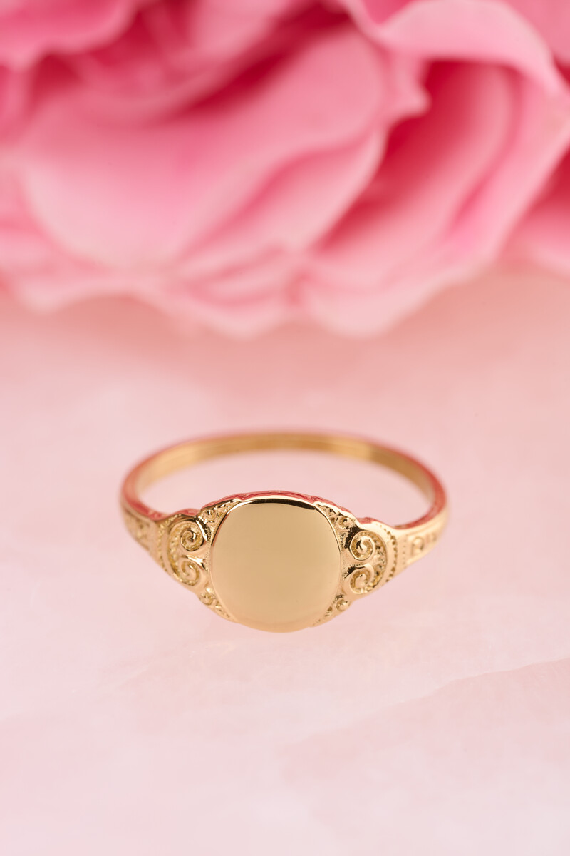 Vintage signet ring with swirl motif | My Jewellery