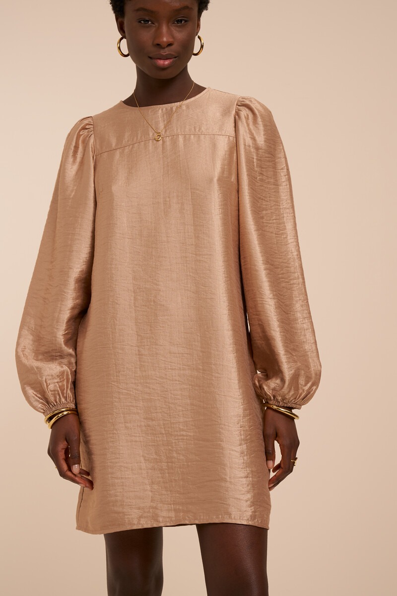 Robe dorée à manches longues bouffantes