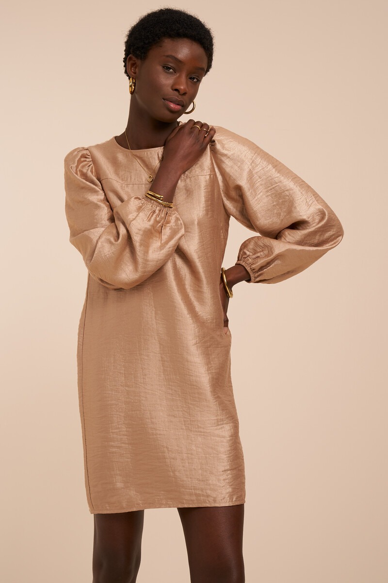 Robe dorée à manches longues bouffantes