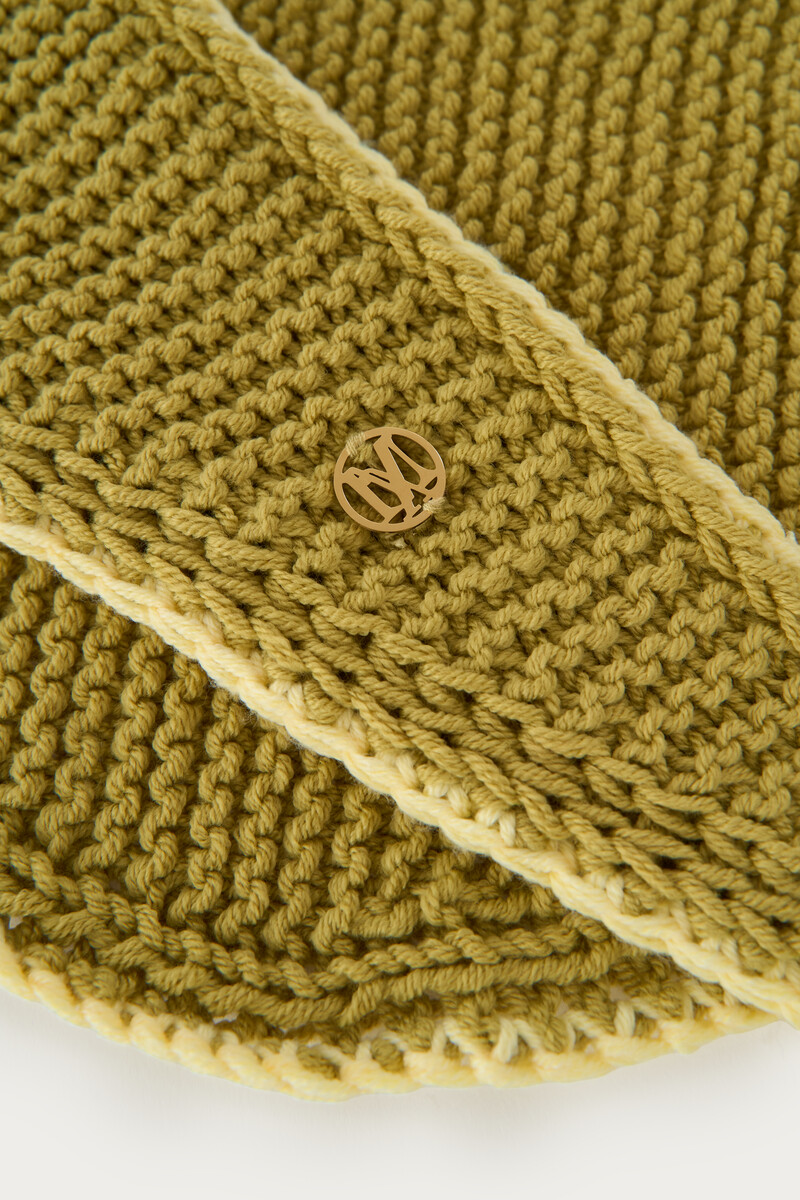Green mini knitted scarf with contrasting edge | My Jewellery