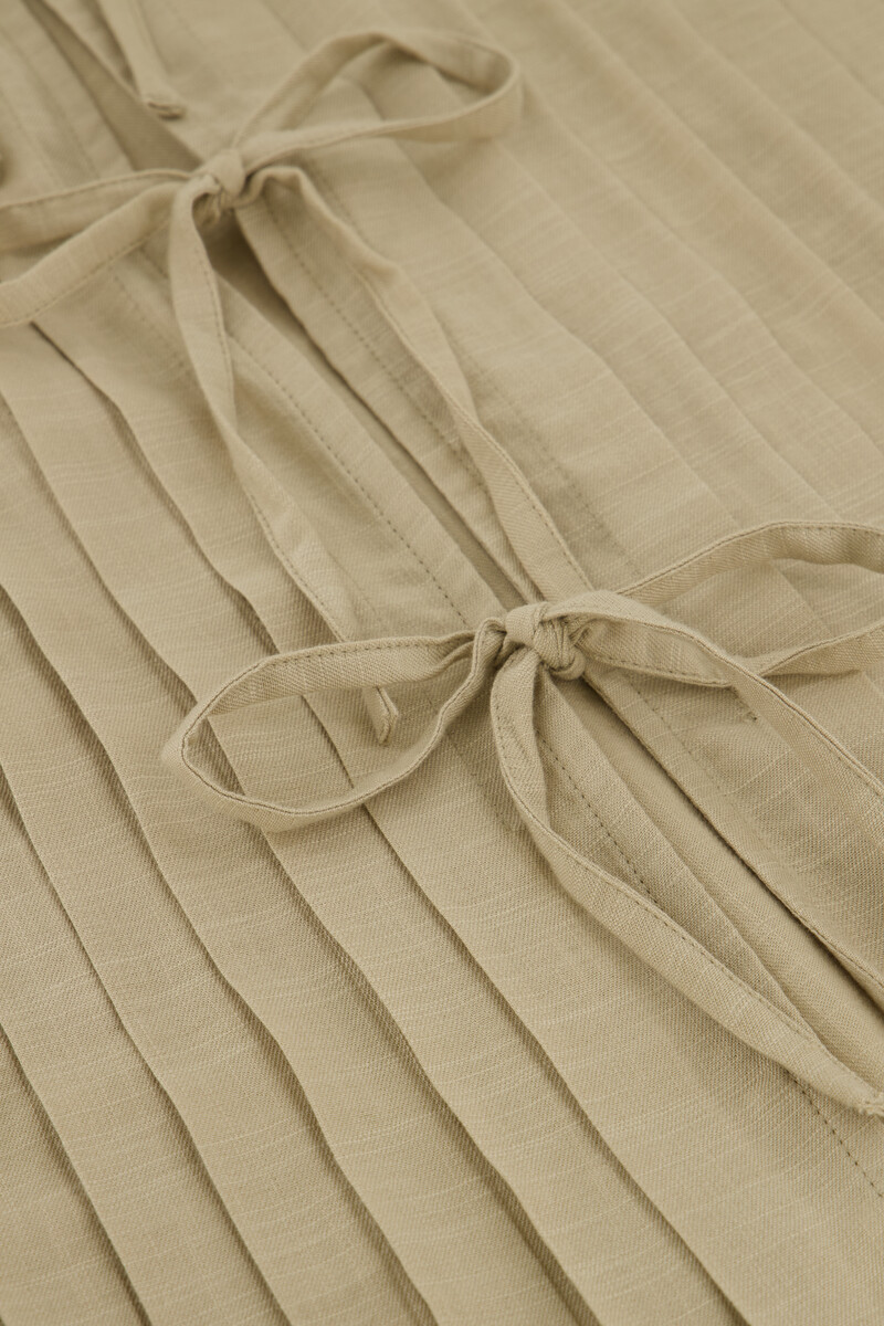 Light green top with pintuck & bows | My Jewellery