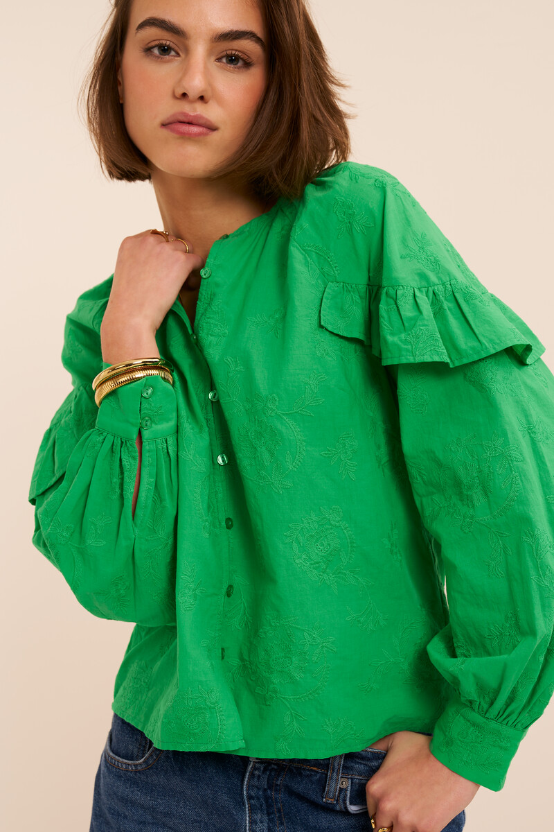 Groene top met ruffles en embroidery details