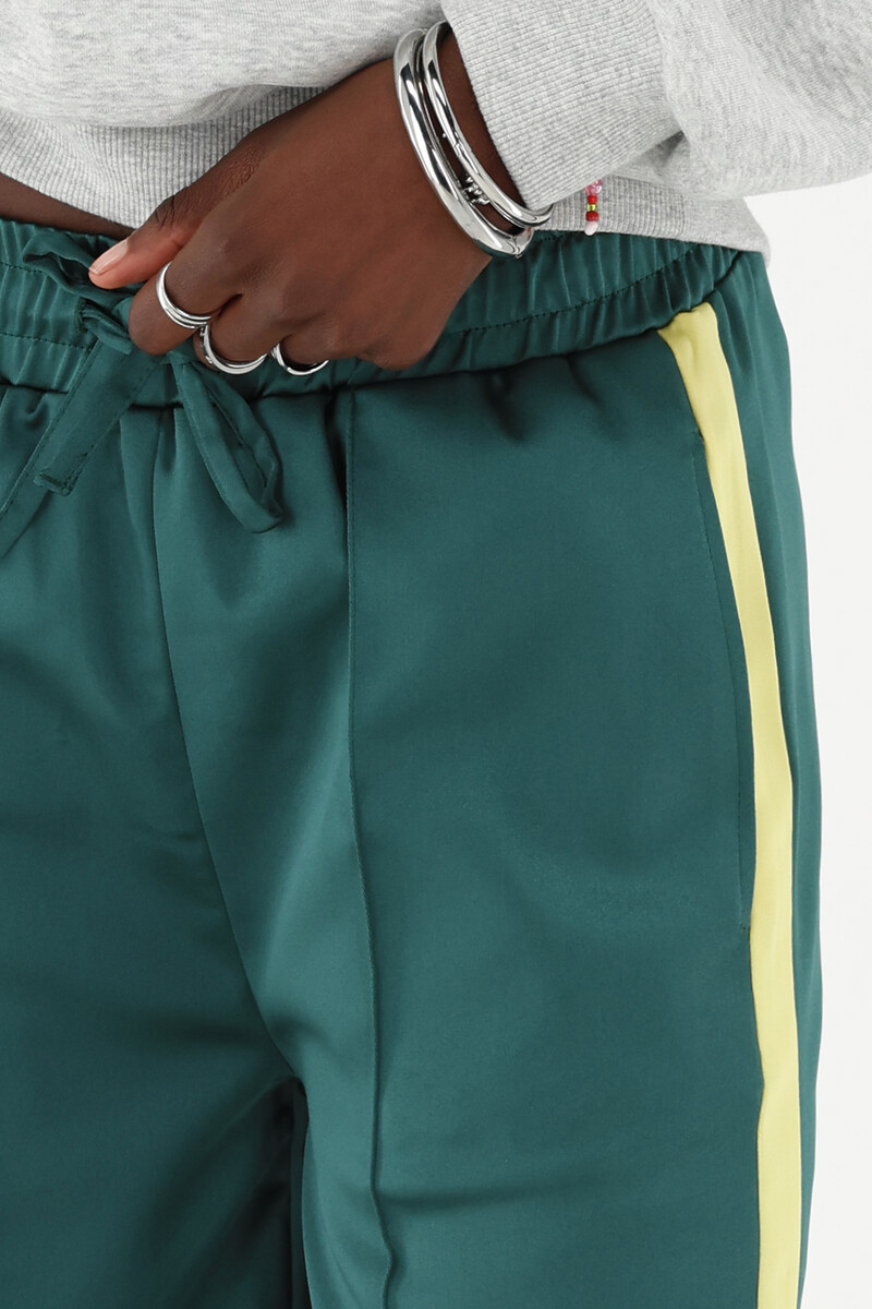 Green trousers in satin look with pintuck | My Jewellery
