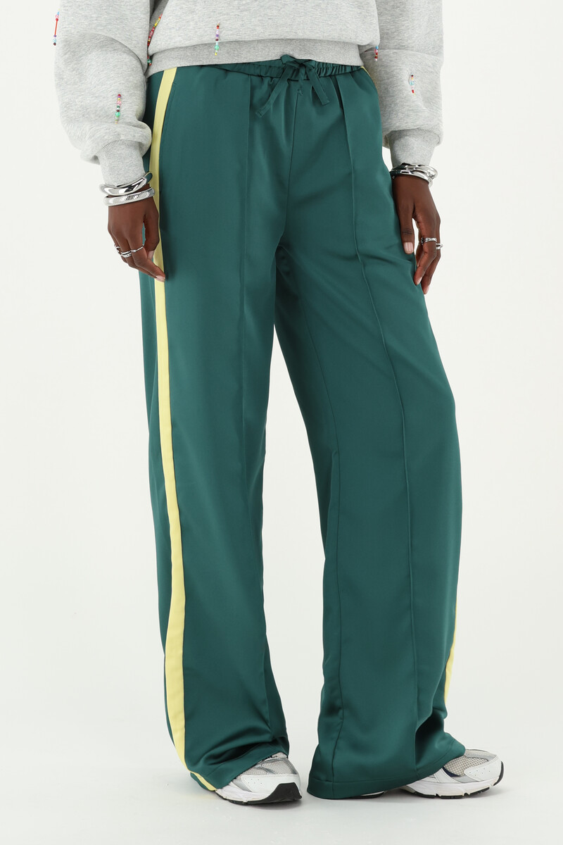 Green trousers in satin look with pintuck | My Jewellery