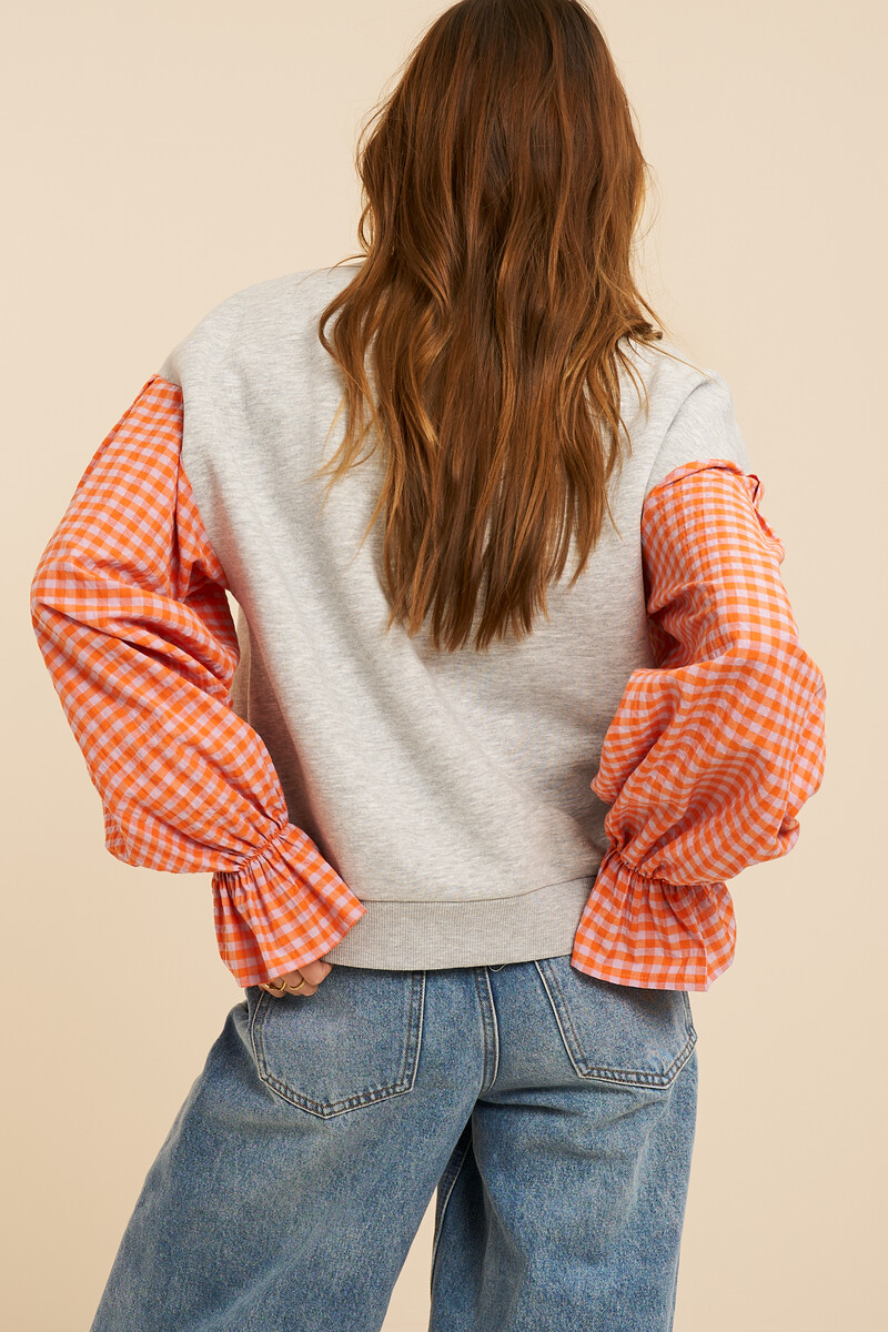 Grey sweater with orange checkered sleeves | My Jewellery