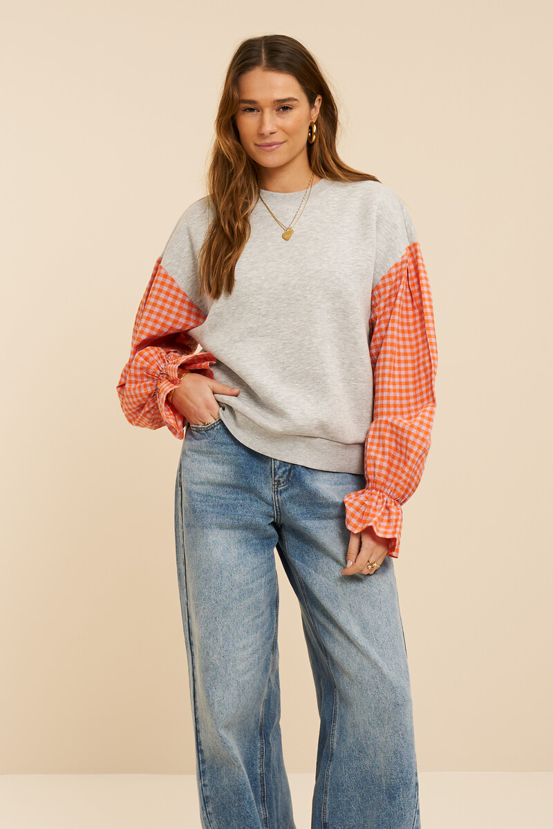 Grey sweater with orange checkered sleeves | My Jewellery