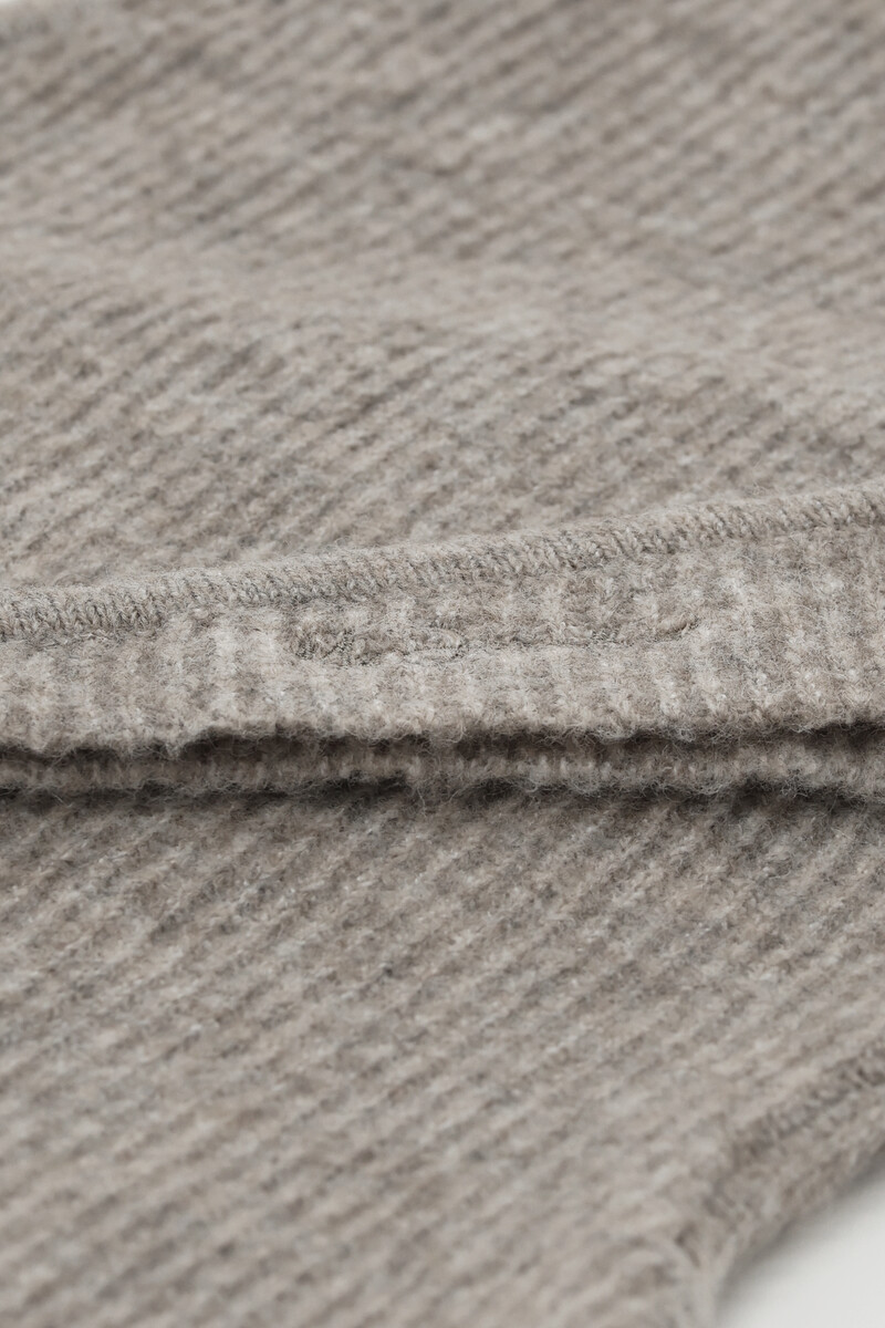 Grey hooded scarf | My Jewellery