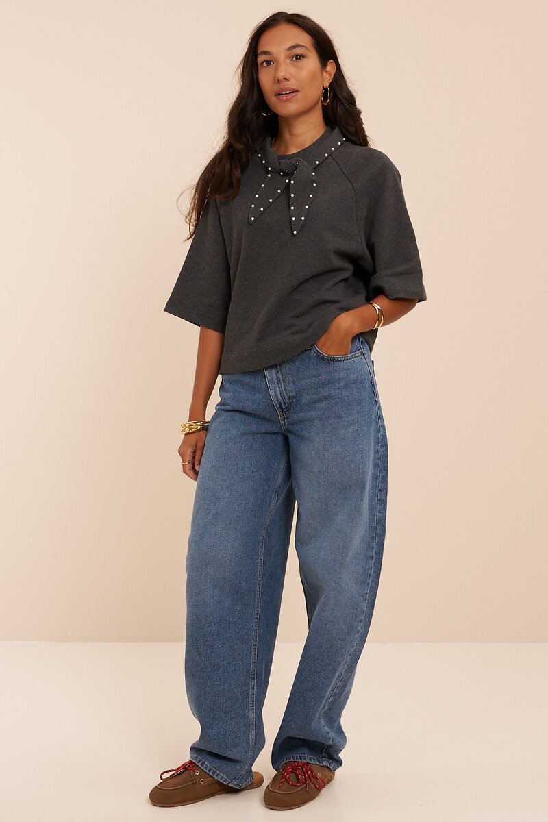 Grey sweater with short sleeves and faux pearls | My Jewellery