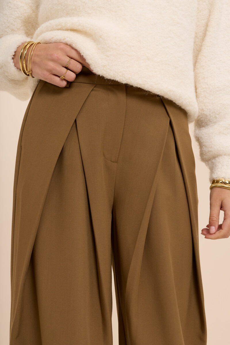 Khaki green trousers with pleats | My Jewellery
