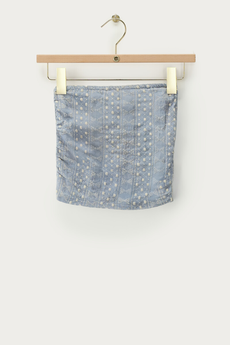 Lichtblauwe bandeautop met borduurdetails