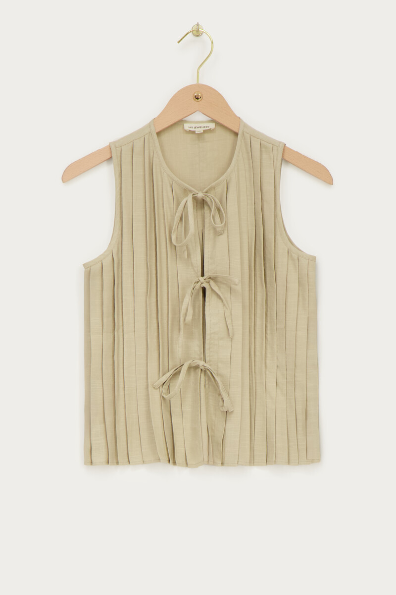 Light green top with pintuck & bows | My Jewellery