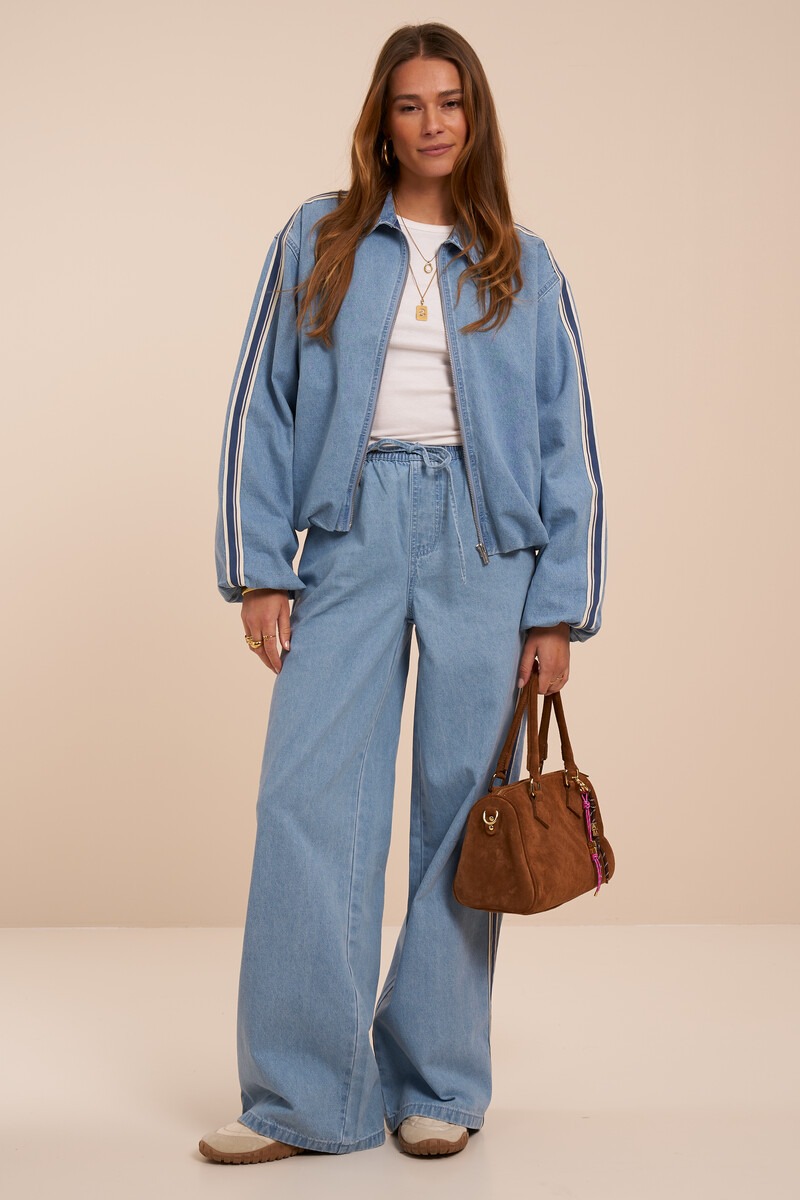 Lichtblauwe denim pantalon met strepen