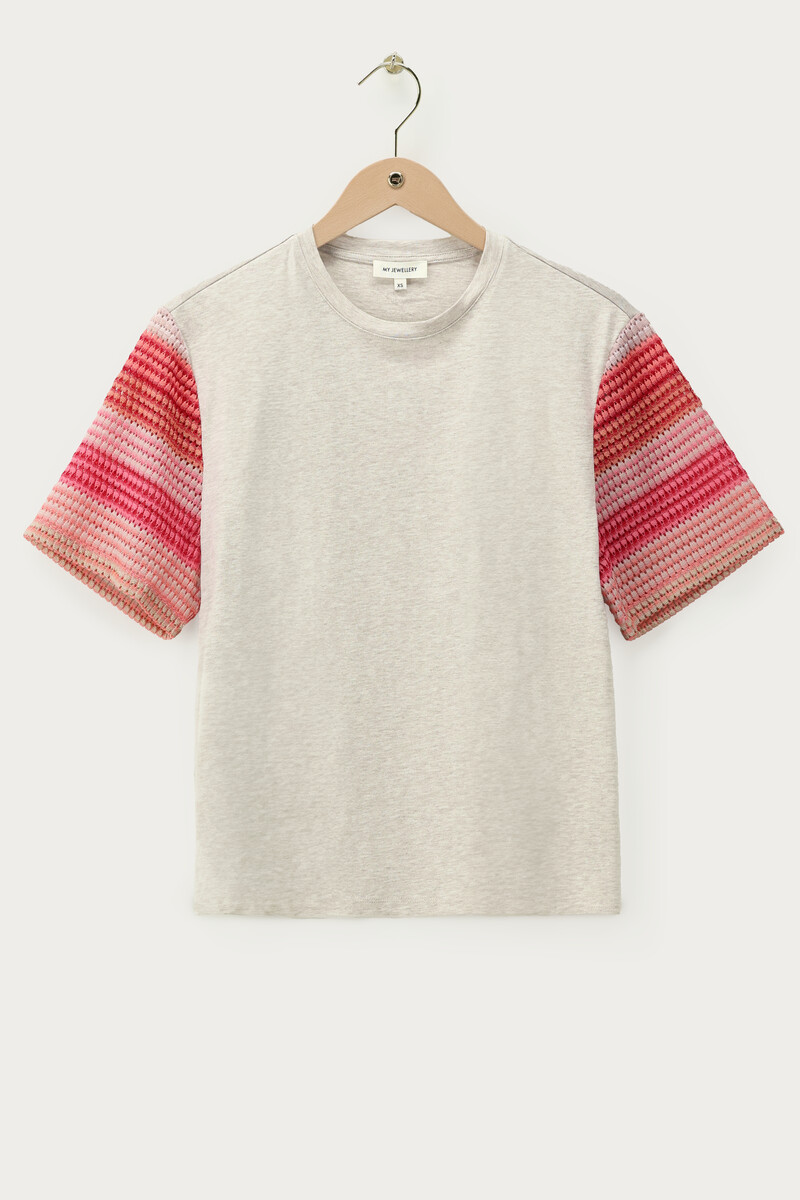 Light gray T-shirt with pink striped sleeves | My Jewellery