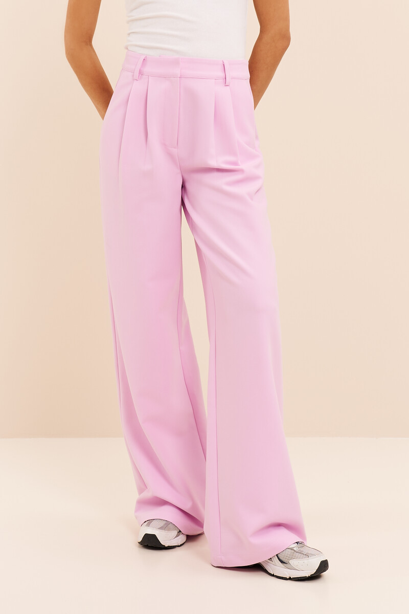 Light pink wide leg trousers with pleats | My Jewellery