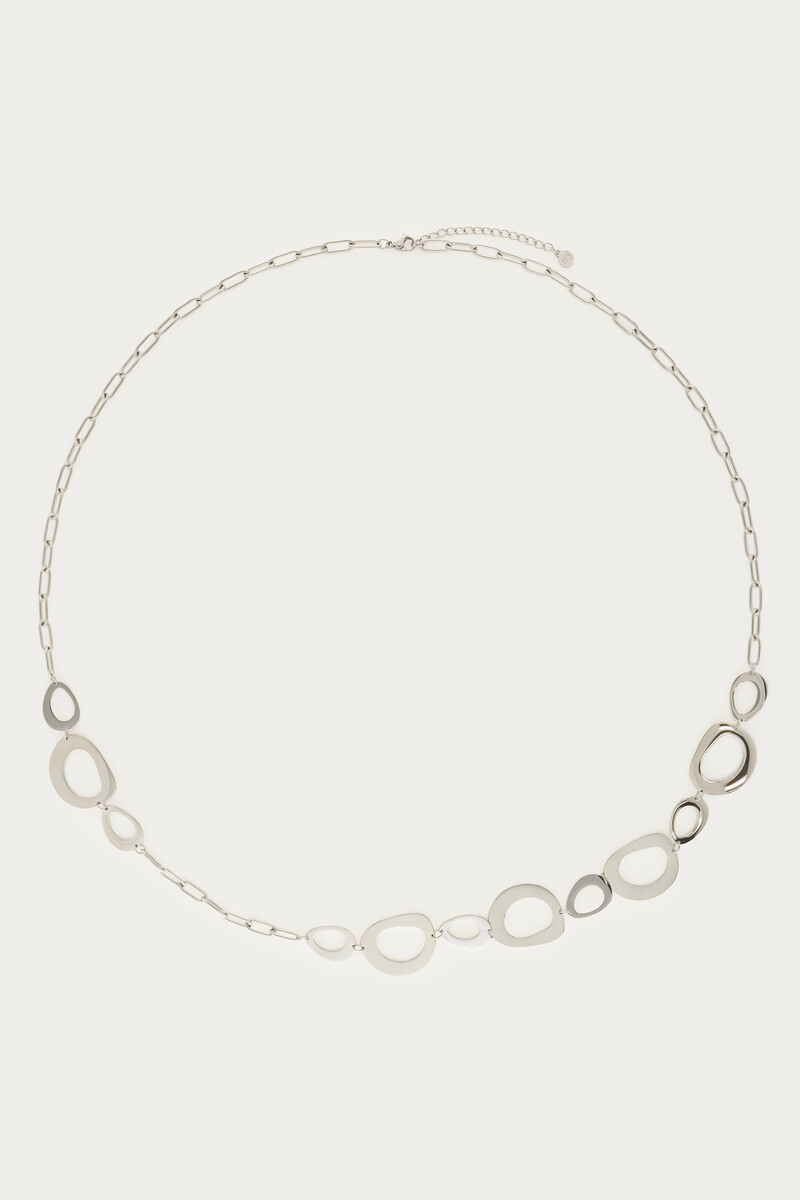 Long link chain with open oval shapes