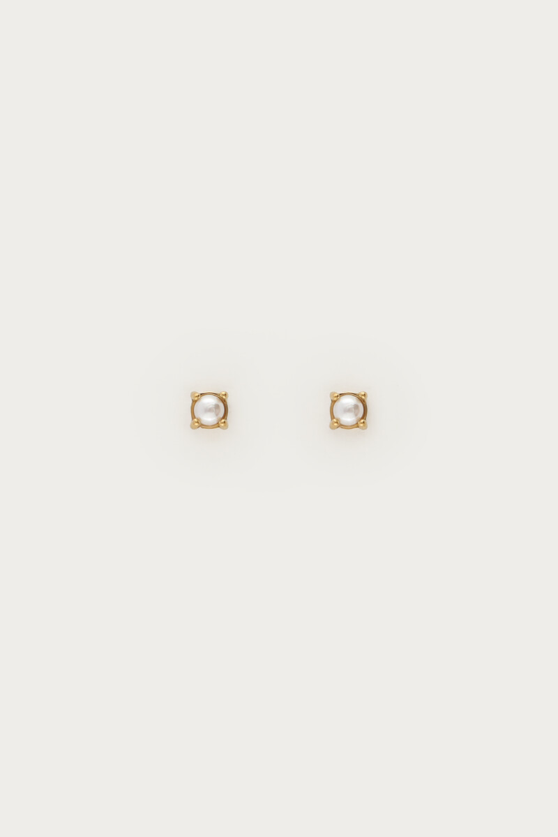 Midnight studs met imitatieparels