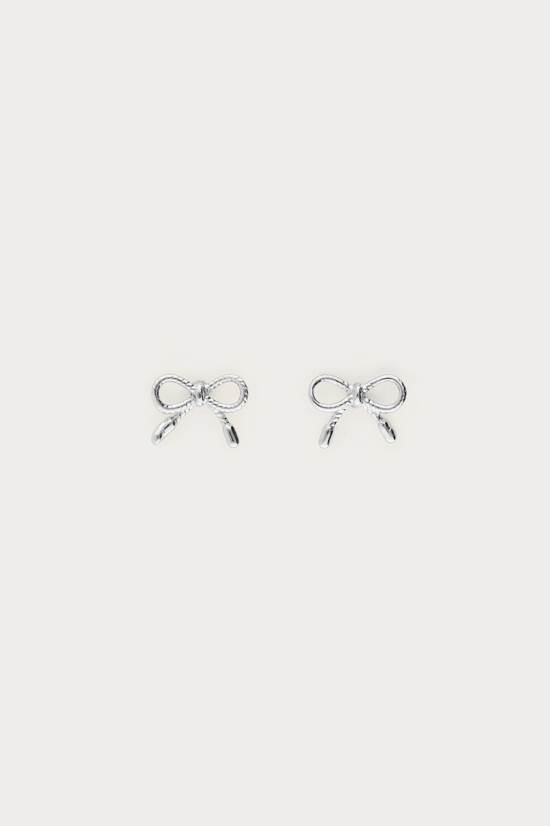 Minimalistische strikjes studs 