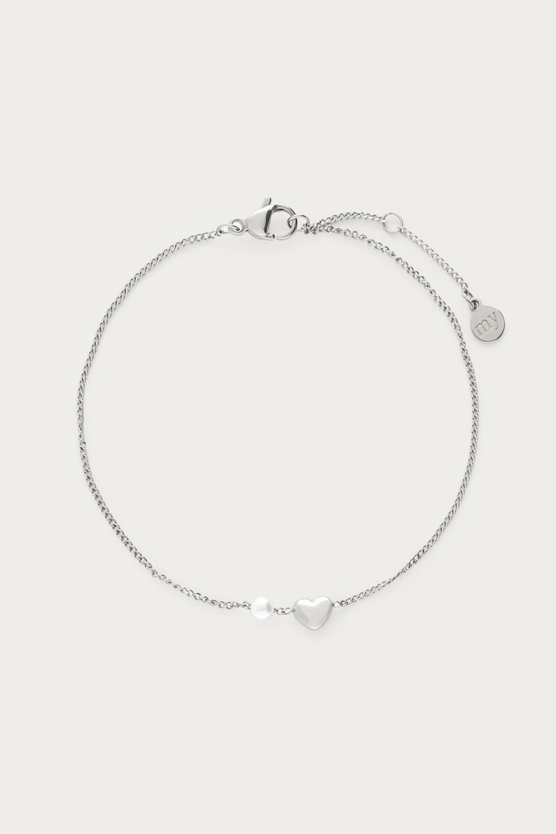 Minimalistisches Armband mit Herz und Kunstperlen