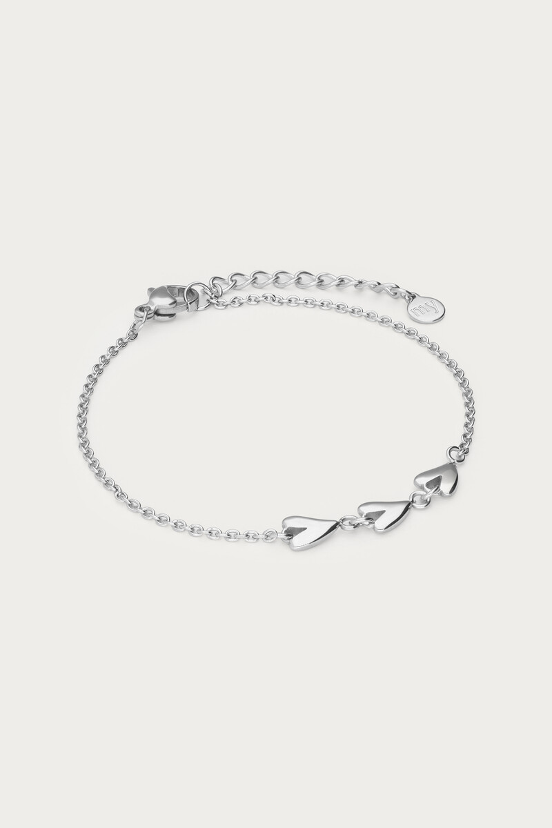 Minimalist bracelet with three hearts | My Jewellery