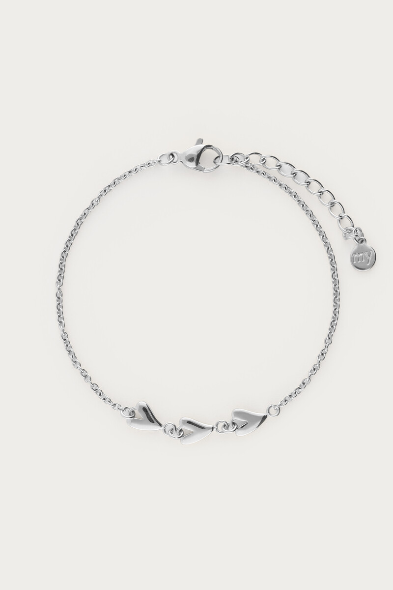 Minimalistische armband met drie hartjes