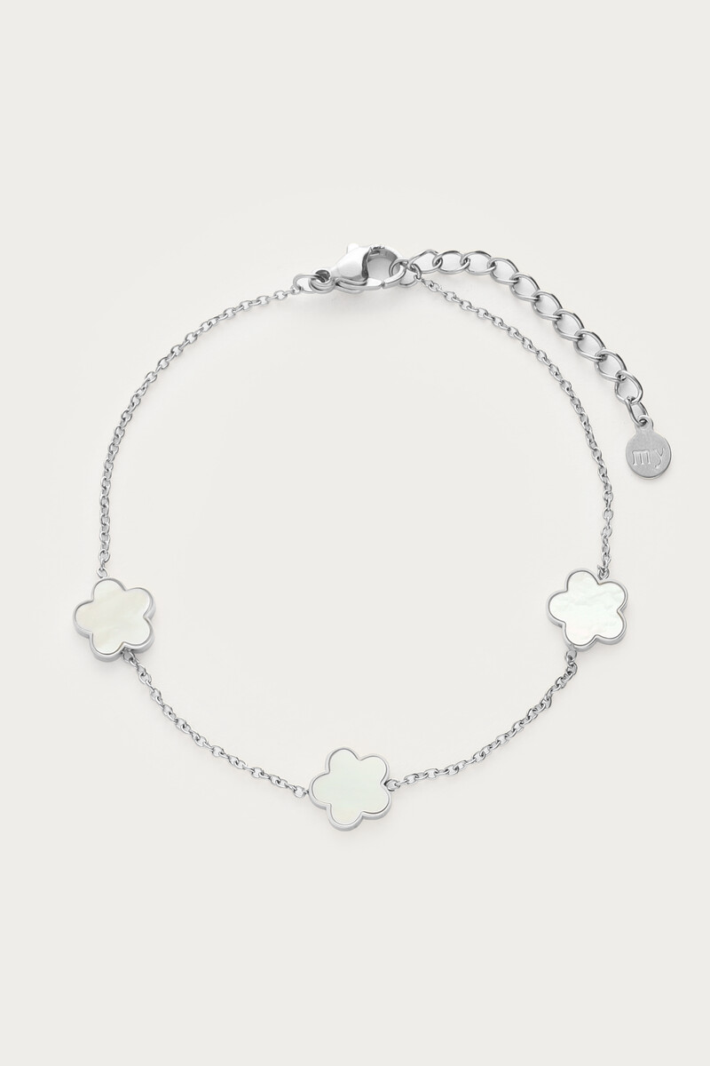 Minimalistisches Armband mit drei Perlmuttblumen