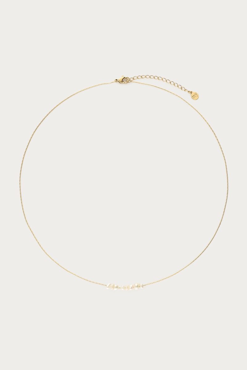 Minimalist necklace with freshwater pearls