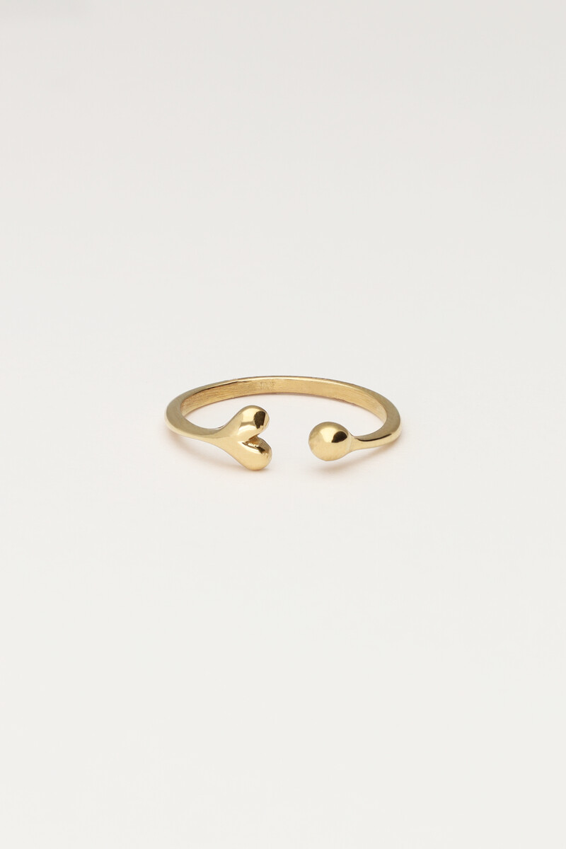 Minimalist ring with heart