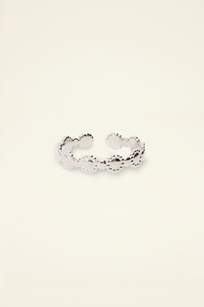 Ring met bloemen cirkels