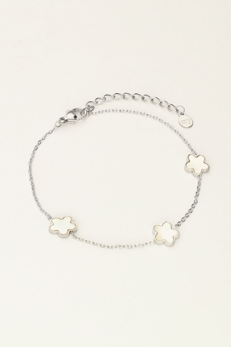 Minimalist bracelet with three mother of pearl flowers | My Jewellery