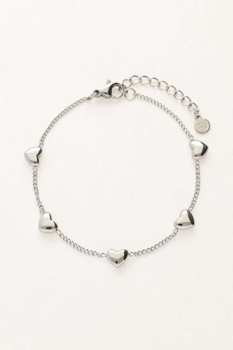 Armband met vijf hartjes