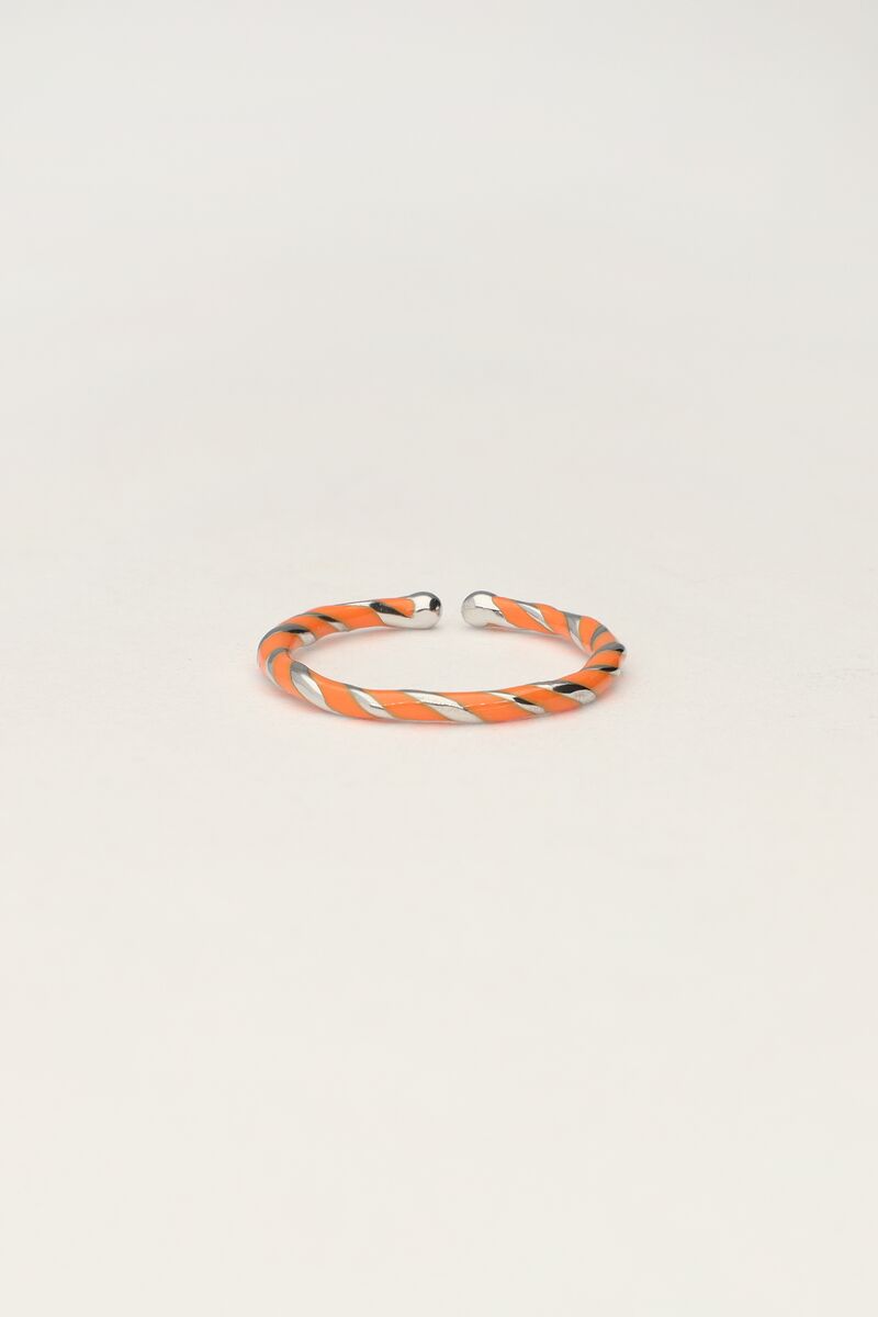 Gedraaide ring met oranje