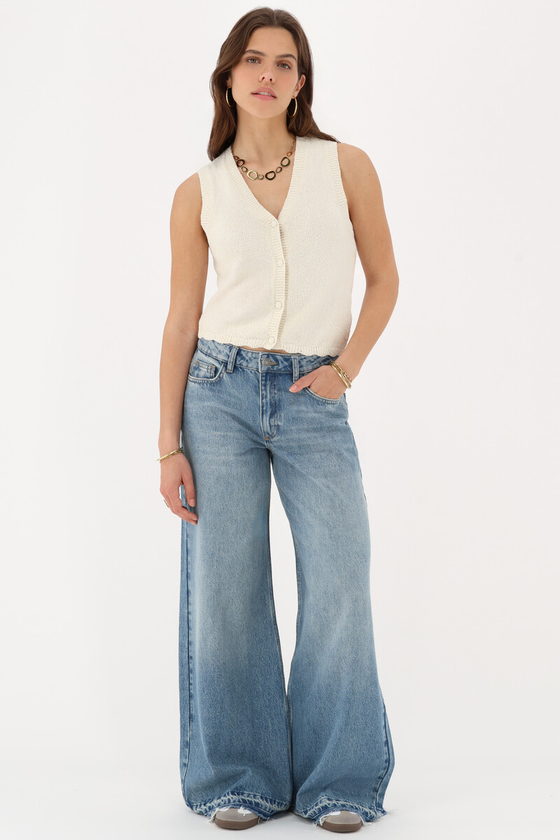 White vest with scalloped edge | My Jewellery