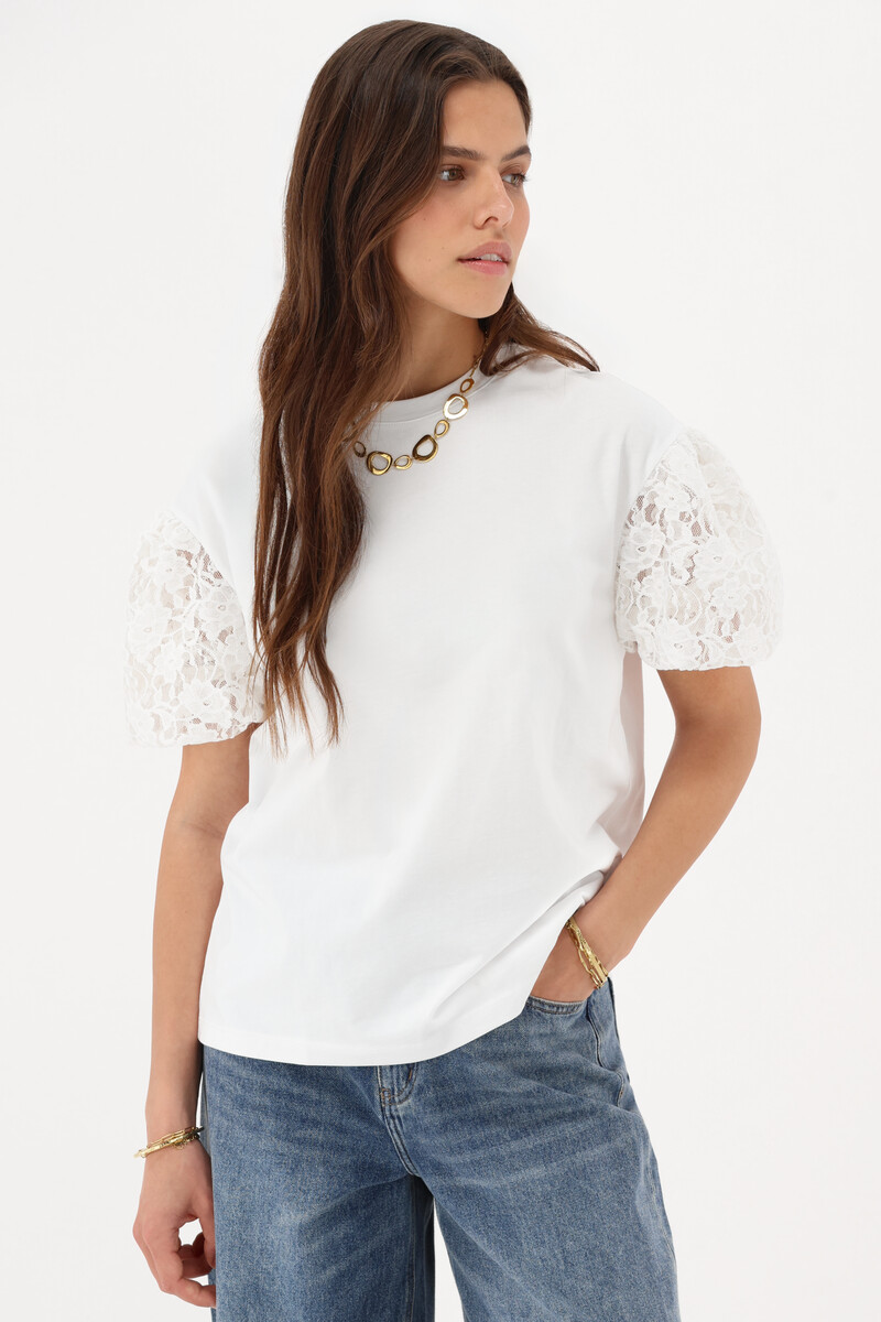 White T-shirt with lace puff sleeves | My Jewellery