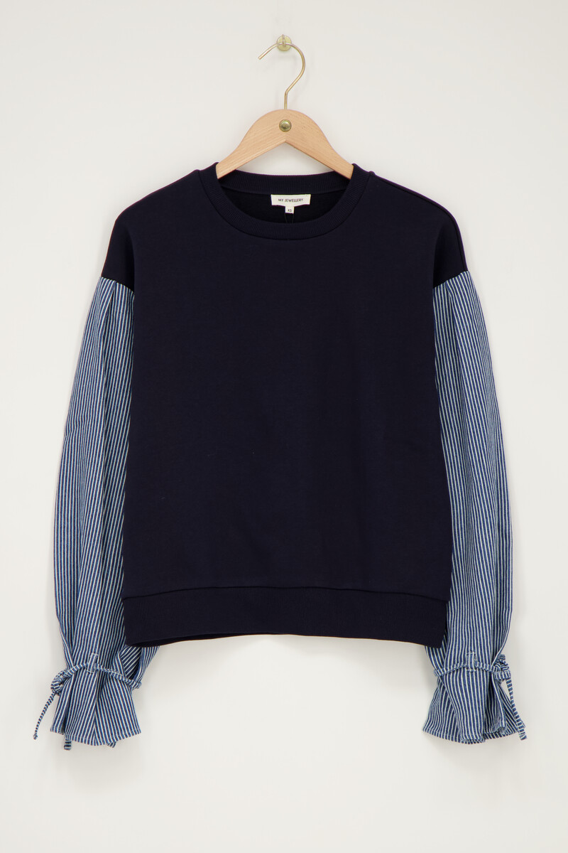 Dark blue sweater with striped sleeves | My Jewellery