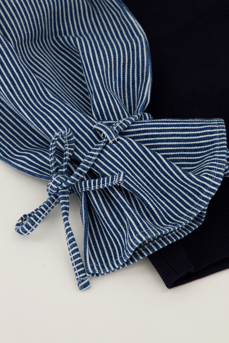 Dark blue sweater with striped sleeves | My Jewellery