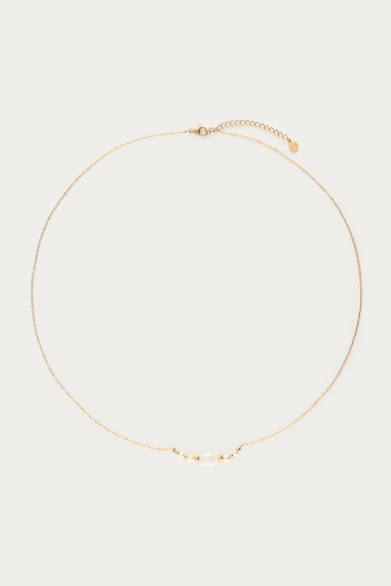 Necklace with natural pearls and beads